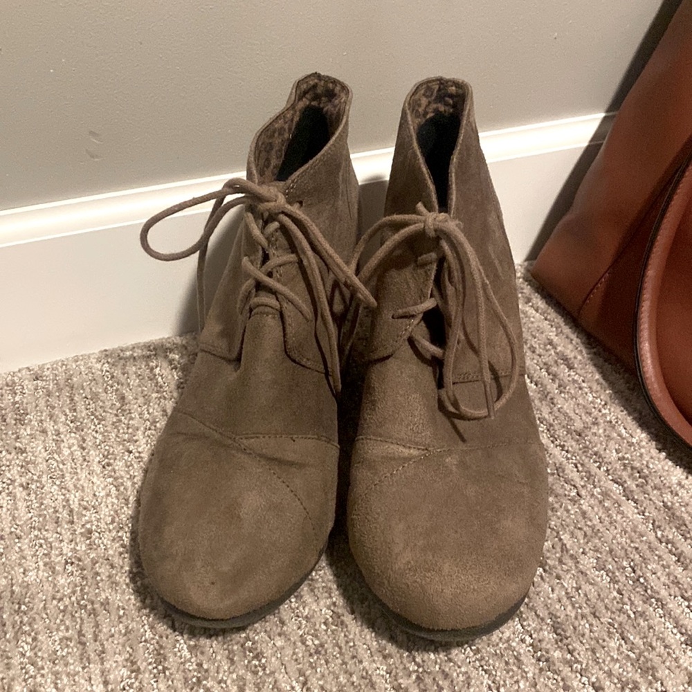 Gray wedge booties